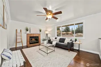Bright & beautiful living room w/Cozy fireplace