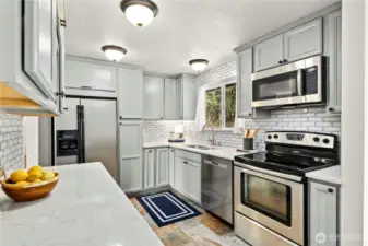 Beautifully remodeled kitchen w/Custom soft-close cabinets