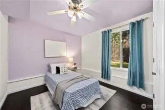 Bed 3 w/ walk-in closet