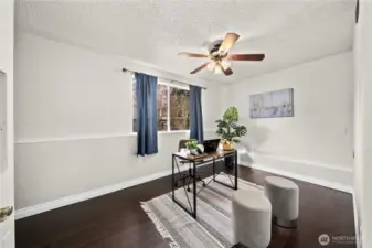 Bed 4 w/ walk-in closet