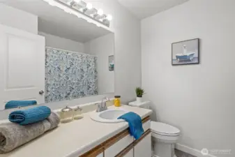Full bath on upper floor, with both tub and shower!