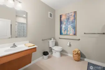 Guest Suite Bathroom