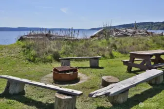 There is a picnic spot for your enjoyment.