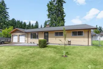 Flat front yard located in culdesac