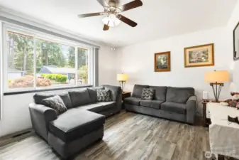 Lots of space in living room a