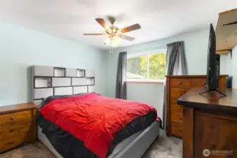 Bedroom 2 spacious and natural lighting