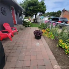 Nice maintenance free entry way to your home