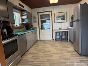 Fresh laminate flooring for easy clean up