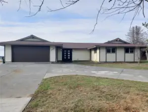 Come a little closer and check out the new trim on the front door.