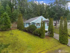 Welcome home to this 1670 sq ft, 3 bed and 2 bath , 1 story home in Port Hadlock WA.