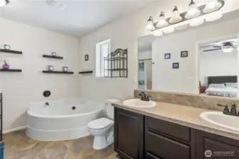 5 piece ensuite primary bath