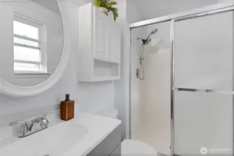 primary's bathroom