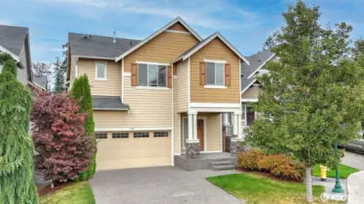 Front of house with 2 car garage and plenty of parking