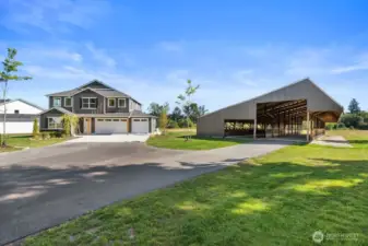 Photographs are for illustrative purposes only. Features, finishes, interior/exterior colors, landscaping and floorplan shown may vary from actual homes built.