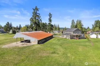 Photographs are for illustrative purposes only. Features, finishes, interior/exterior colors, landscaping and floorplan shown may vary from actual homes built.