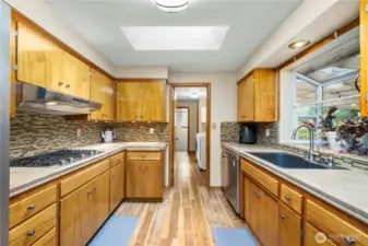 Gorgeous Mid-Century cabinets, SS appliances