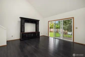 Bonus room that opens to backyard.