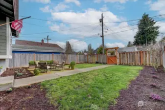 Front Yard Patio Area Virtual Staging