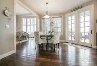 Kitchen Area Dining