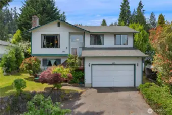 Direct front of home shot - Great curb appeal!