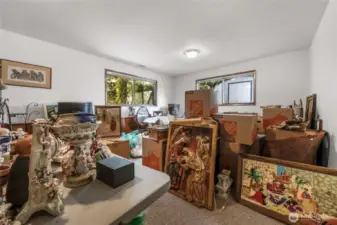 Absolutely massive 4th bedroom downstairs - Boxes will be removed soon!