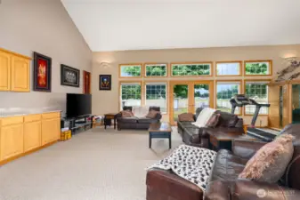 Large bonus room with ample room to be an additional living space.