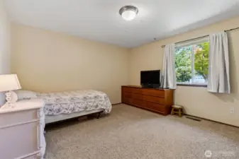 Second bedroom is very good sized! Comfy carpet in here.