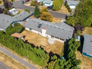 Overhead view of the back, showing privacy hedging.