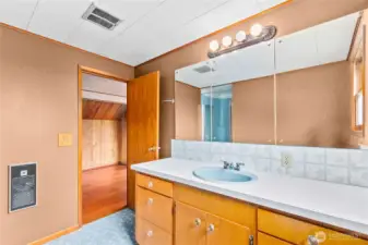 Here's the upstairs bathroom.