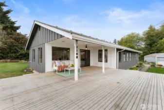 Spacious deck for entertaining