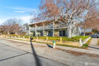 Surprisingly quiet location given how close you are to the beach and downtown Chelan! S. 3rd Street is not a through street.