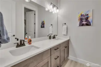 Full Hall Bath upstairs