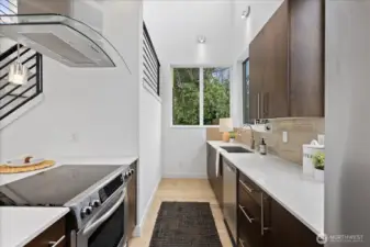FANTASTIC counter space in this urban unit!