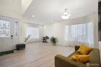 Dining/living room at the entrance