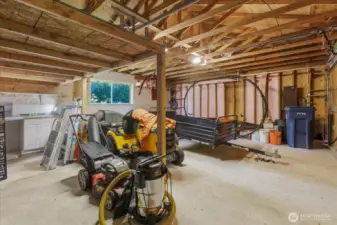 Detached large garage w/extra storage/workshop area & loft