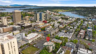 Enjoy being close to many events like University of Washington Husky football games at Husky Stadium, or events on the Montlake Cut like the Windermere Cup.