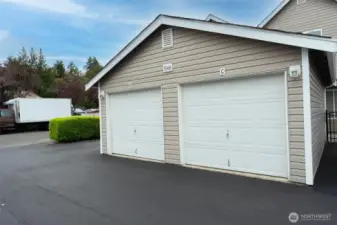 Indvidual garage.