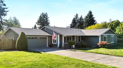 spacious rambler on huge lot on dead end street
