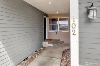 Located on Lynden's east side, this diamond in the rough is ready for your Pinterest vision!