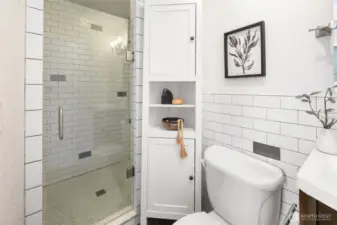 En-suite bathroom, providing privacy and everyday ease.