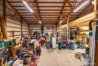 Shop is full of sells stuff - they are in the middle of their move and shop is being used as temporary storage for things to be moved.