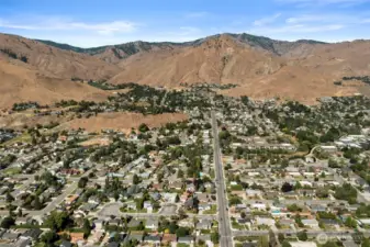 Close to hiking and biking trails/town