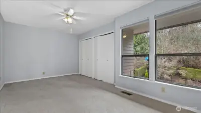 Large 2nd en-suite bedroom.