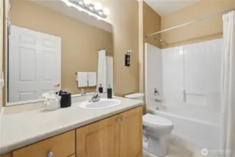Full main bathroom conveniently located near main living areas
