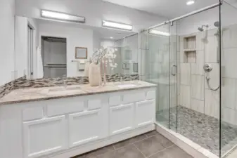 The primary en'suite bathroom is truly special.