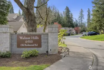 WELCOME to Walnut Hills. A peaceful townhome community surrounded by nature, yet simply MINUTES to the Microsoft campus, Google, Meta... DT Redmond, Kirkland and Bellevue too! The central location of this community makes this the most desirable location for those wanting/needing a close in location, but the feel of nature and open spaces too! Minutes to 3 major cities, 520 E/W, 405 N/S and TOP rated/award winning Lake Washington schools. Lake Washington or Lake Sammamish? Both are minutes away and surrounded by parks and miles and miles of trails for walking, running or biking fun all year long! This location has it all, and this home and lifestyle it affords...is the one you have been waiting for!  STRONG HOA, dues include; yard and common area maintenance, garbage + earthquake insurance too.  Walnut Hills is a wonderful neighborhood to call...home! Priced perfectly!