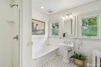 Full bath, floor 2