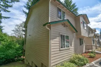 Well-maintained, fully occupied Olympia 4-plex with strong rental history and reliable long-term tenants—ideal for investors seeking stable cash flow in a prime location.