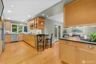 A perfect eating area at the end of the kitchen counter.