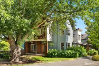 Welcome to Rainier Vista! This corner-unit townhome is the one you have been waiting for!